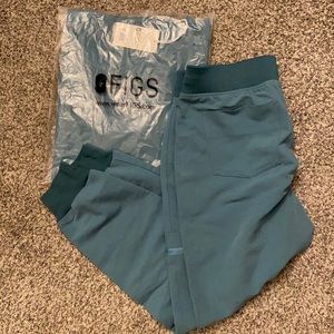 Never worn sea foam green set from Figs!